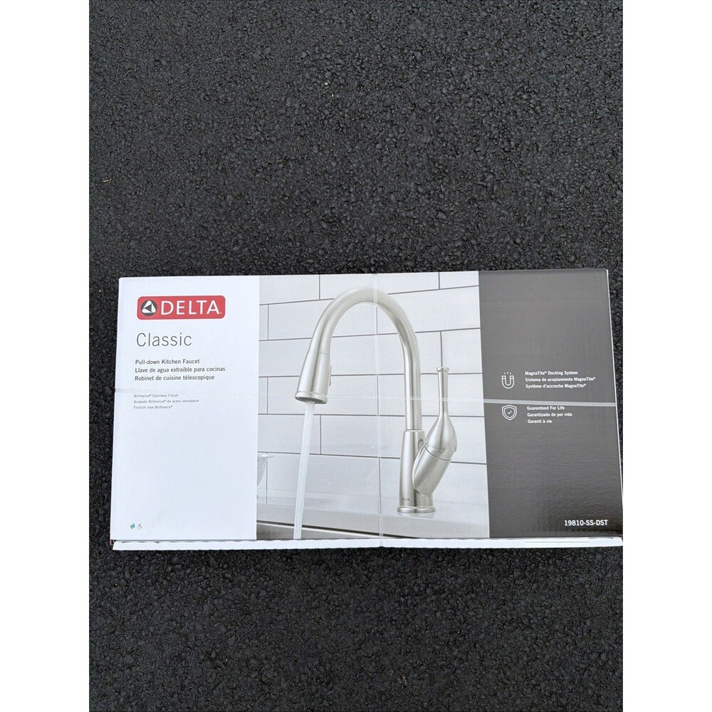 NEW Delta Classic 1-Handle Pull-Down Kitchen Faucet Stainless 19810-SS DST